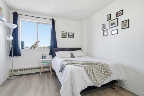 604-2011 University Drive Nw, Calgary, AB - Indoor Photo Showing Bedroom