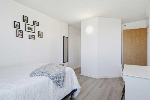604-2011 University Drive Nw, Calgary, AB - Indoor Photo Showing Bedroom