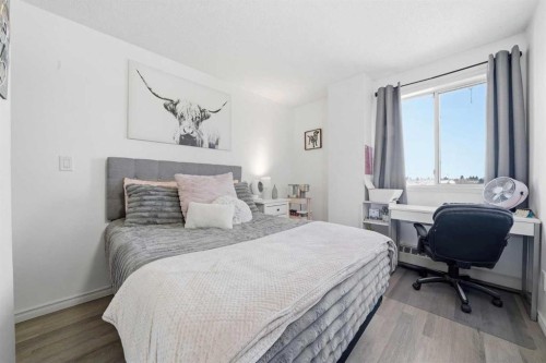 604-2011 University Drive Nw, Calgary, AB - Indoor Photo Showing Bedroom