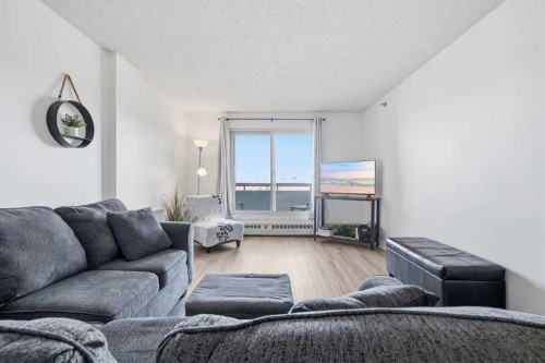 604-2011 University Drive Nw, Calgary, AB - Indoor Photo Showing Living Room
