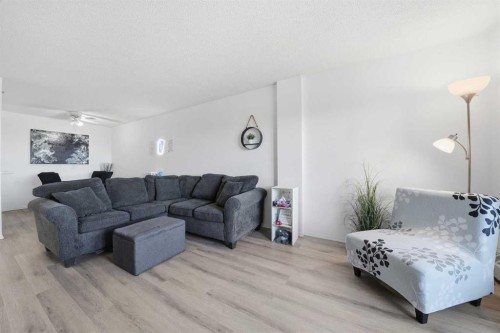604-2011 University Drive Nw, Calgary, AB - Indoor Photo Showing Living Room