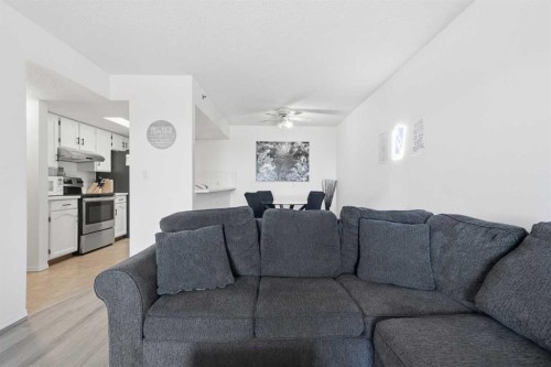 604-2011 University Drive Nw, Calgary, AB - Indoor Photo Showing Living Room