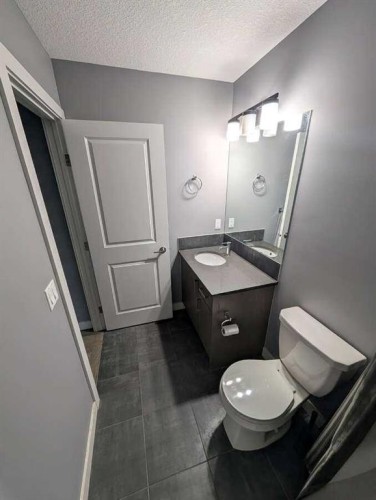 72 Sundown Crescent, Cochrane, AB - Indoor Photo Showing Bathroom