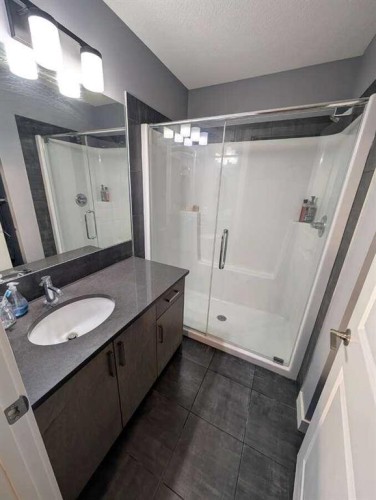 72 Sundown Crescent, Cochrane, AB - Indoor Photo Showing Bathroom