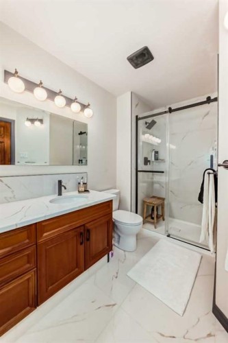 127 Duston Street, Red Deer, AB - Indoor Photo Showing Bathroom