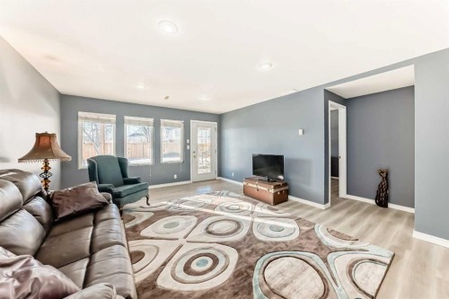 127 Duston Street, Red Deer, AB - Indoor Photo Showing Living Room