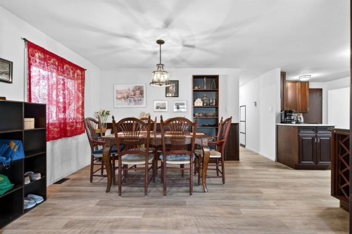 209 Sunset Boulevard Sw, Diamond Valley, AB - Indoor Photo Showing Dining Room