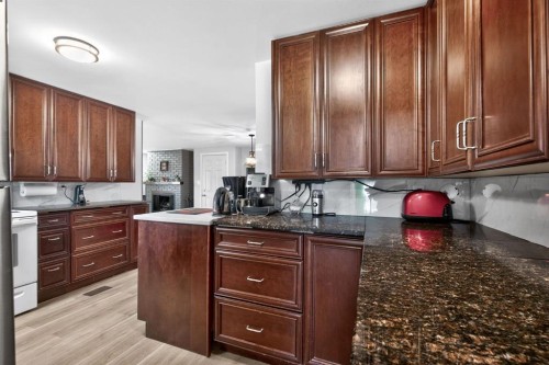 209 Sunset Boulevard Sw, Diamond Valley, AB - Indoor Photo Showing Kitchen