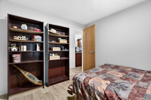 209 Sunset Boulevard Sw, Diamond Valley, AB - Indoor Photo Showing Bedroom