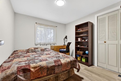 209 Sunset Boulevard Sw, Diamond Valley, AB - Indoor Photo Showing Bedroom