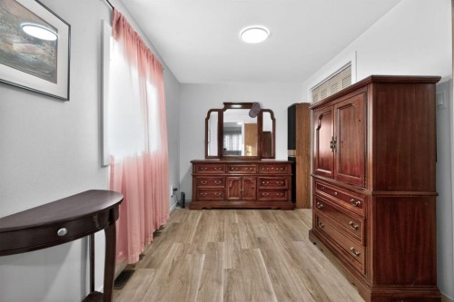 209 Sunset Boulevard Sw, Diamond Valley, AB - Indoor Photo Showing Other Room