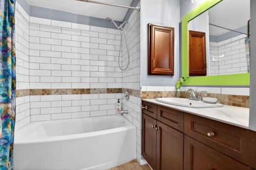 209 Sunset Boulevard Sw, Diamond Valley, AB - Indoor Photo Showing Bathroom