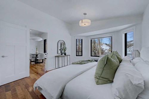 7220 Bow Crescent Nw, Calgary, AB - Indoor Photo Showing Bedroom