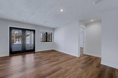 7220 Bow Crescent Nw, Calgary, AB - Indoor Photo Showing Other Room