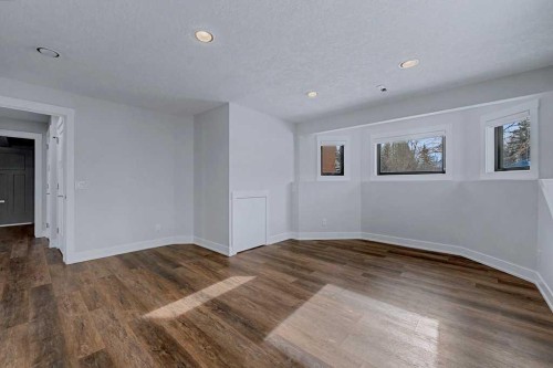 7220 Bow Crescent Nw, Calgary, AB - Indoor Photo Showing Other Room