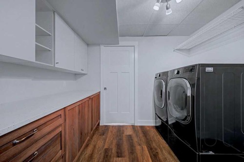 7220 Bow Crescent Nw, Calgary, AB - Indoor Photo Showing Laundry Room
