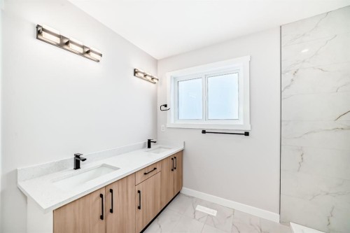 1947 Mccaskill Drive, Crossfield, AB - Indoor Photo Showing Bathroom
