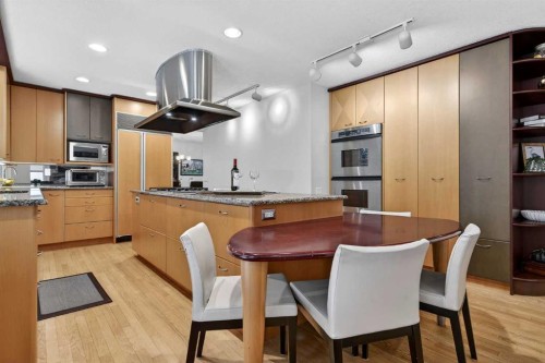 6913 Leaside Drive Sw, Calgary, AB - Indoor