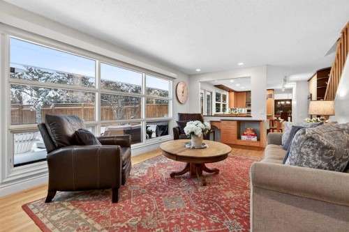 6913 Leaside Drive Sw, Calgary, AB - Indoor Photo Showing Living Room