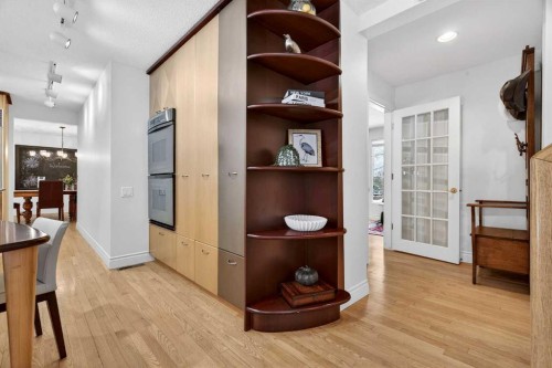 6913 Leaside Drive Sw, Calgary, AB - Indoor