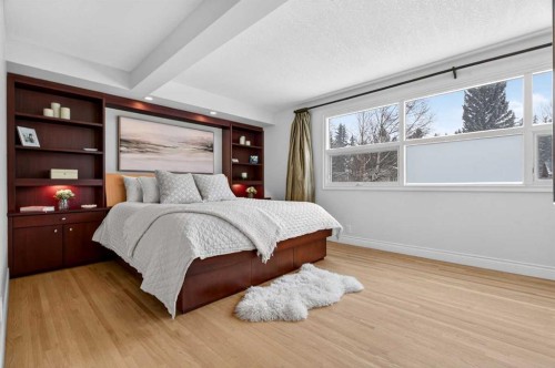 6913 Leaside Drive Sw, Calgary, AB - Indoor Photo Showing Bedroom