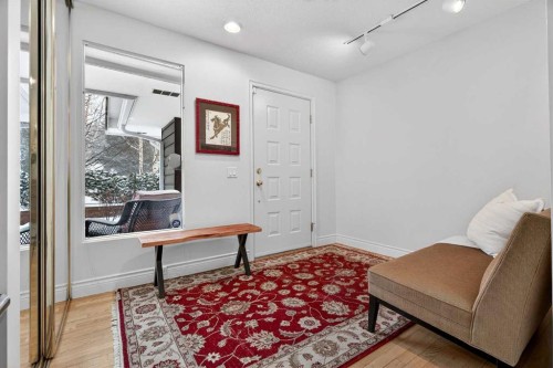 6913 Leaside Drive Sw, Calgary, AB - Indoor Photo Showing Other Room