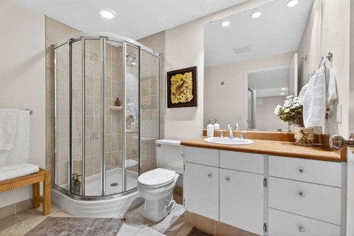 6913 Leaside Drive Sw, Calgary, AB - Indoor Photo Showing Bathroom