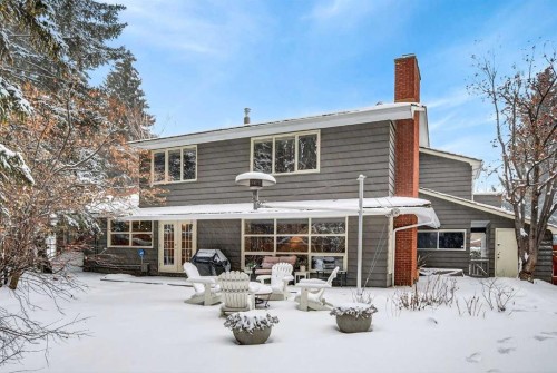 6913 Leaside Drive Sw, Calgary, AB - Outdoor With Deck Patio Veranda With Facade