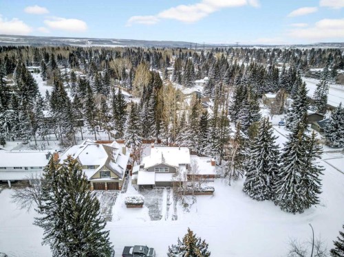 6913 Leaside Drive Sw, Calgary, AB - Outdoor With View