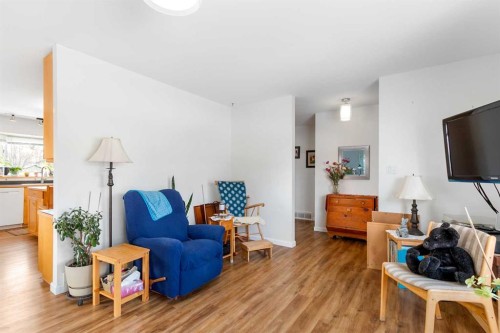 653 Macewan Drive, Carstairs, AB - Indoor Photo Showing Living Room