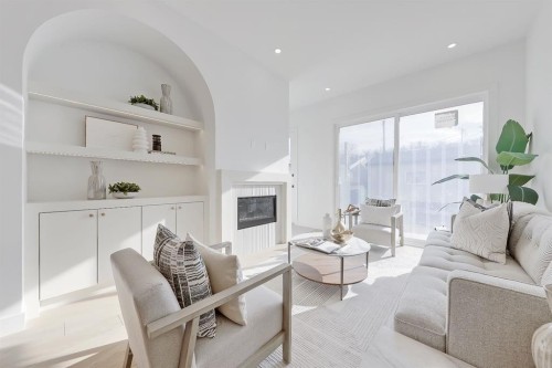 417 22 Avenue Nw, Calgary, AB - Indoor Photo Showing Living Room With Fireplace