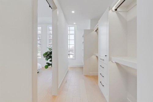 417 22 Avenue Nw, Calgary, AB - Indoor Photo Showing Other Room