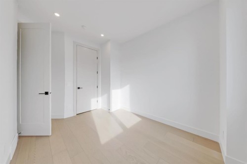 417 22 Avenue Nw, Calgary, AB - Indoor Photo Showing Other Room