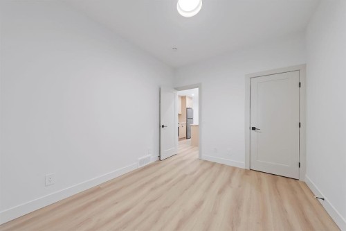 417 22 Avenue Nw, Calgary, AB - Indoor Photo Showing Other Room