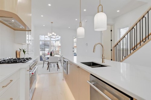 417 22 Avenue Nw, Calgary, AB - Indoor Photo Showing Kitchen With Double Sink With Upgraded Kitchen