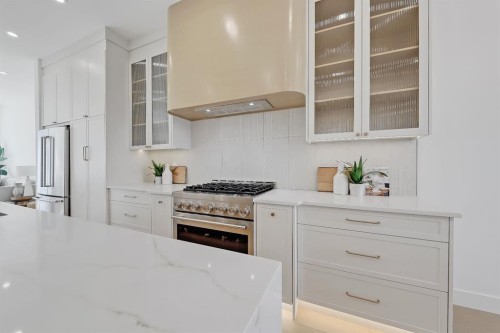 417 22 Avenue Nw, Calgary, AB - Indoor Photo Showing Kitchen