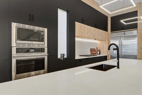 1902 13 Street Sw, Calgary, AB - Indoor Photo Showing Kitchen With Upgraded Kitchen