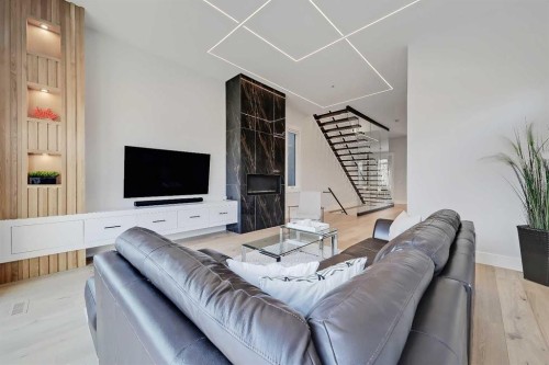 1902 13 Street Sw, Calgary, AB - Indoor Photo Showing Living Room