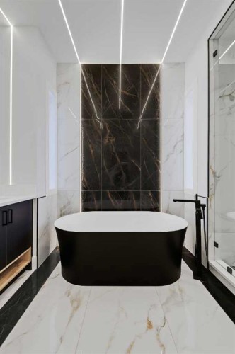 1902 13 Street Sw, Calgary, AB - Indoor Photo Showing Bathroom