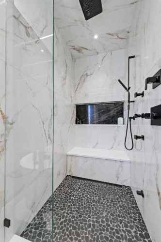 1902 13 Street Sw, Calgary, AB - Indoor Photo Showing Bathroom