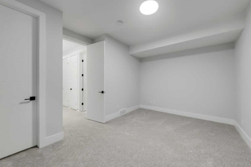 1902 13 Street Sw, Calgary, AB - Indoor Photo Showing Other Room
