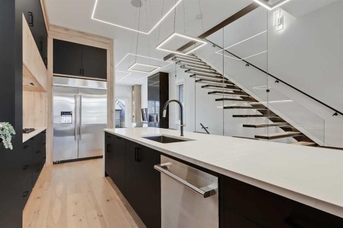 1902 13 Street Sw, Calgary, AB - Indoor Photo Showing Kitchen With Upgraded Kitchen