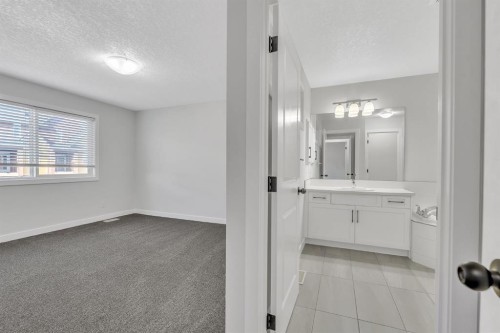 235 Kinniburgh Road, Chestermere, AB - Indoor