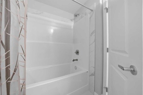 704 Creekstone Circle Sw, Calgary, AB - Indoor Photo Showing Bathroom