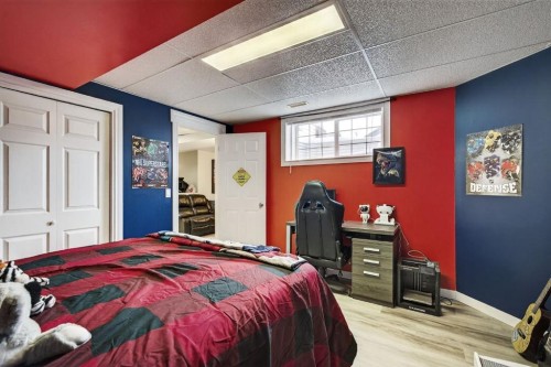 108 Cimarron Grove Circle, Okotoks, AB - Indoor Photo Showing Bedroom