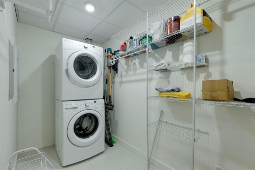 210-301 10 Street Nw, Calgary, AB - Indoor Photo Showing Laundry Room
