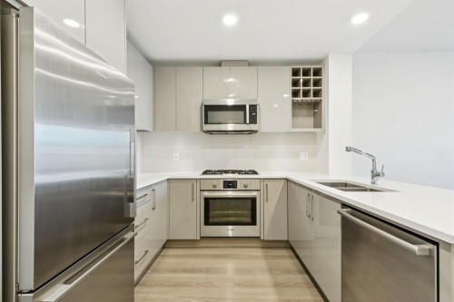 210-301 10 Street Nw, Calgary, AB - Indoor Photo Showing Kitchen With Stainless Steel Kitchen With Double Sink With Upgraded Kitchen