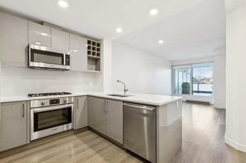 210-301 10 Street Nw, Calgary, AB - Indoor Photo Showing Kitchen With Stainless Steel Kitchen With Double Sink With Upgraded Kitchen