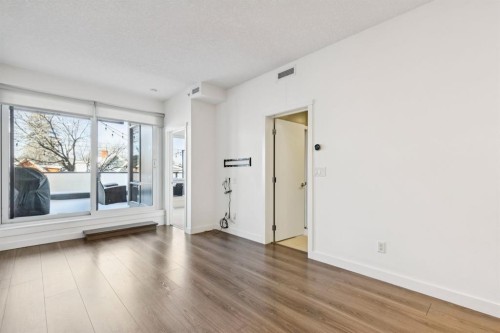 210-301 10 Street Nw, Calgary, AB - Indoor Photo Showing Other Room