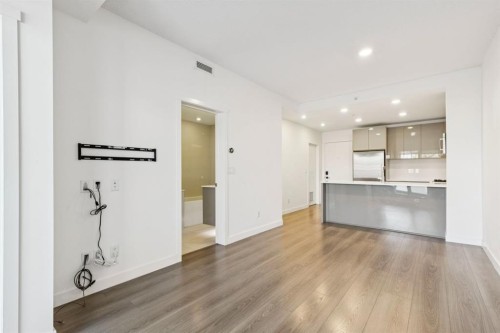 210-301 10 Street Nw, Calgary, AB - Indoor